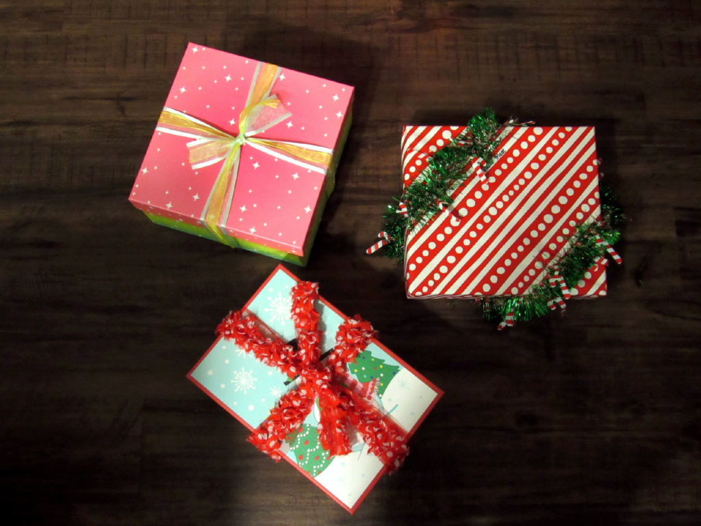 Three Ways To Upgrade Your Gift Wrap With Ribbon EventOTB   EventOTB Ribbon Tricks 1024x768 